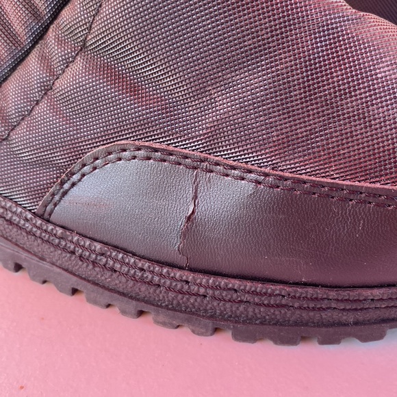 Snow boots used with a few flaws (pictures taken) but still useable condition - Picture 6 of 7